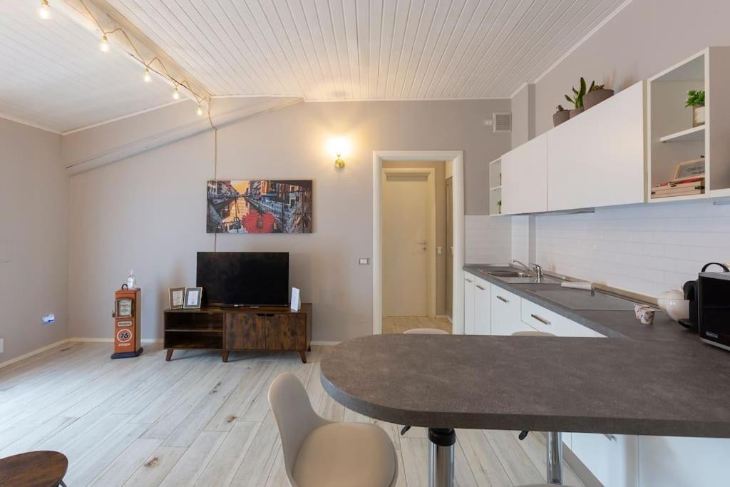 My Charming Apartments Ai Navigli-Vigevano Suite ミラノ エクステリア 写真
